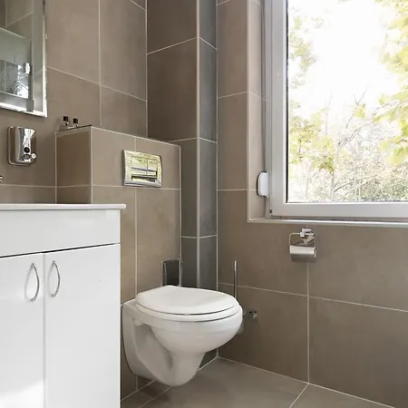 Ξενοδοχείο Avalon Garni 4*