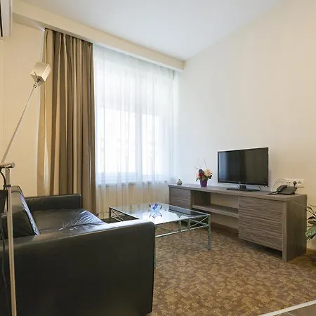 Hotel Avalon Garni 4*
