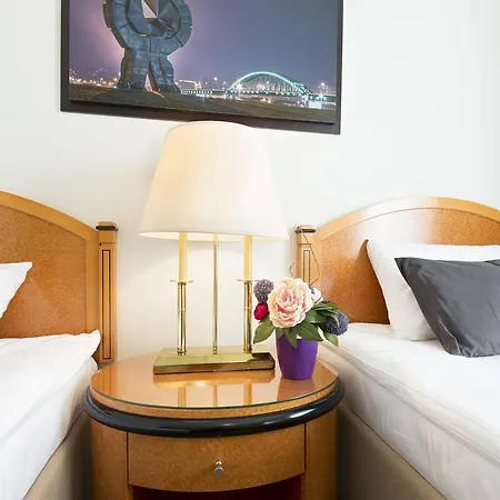 Avalon Garni 4*