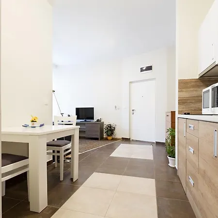 Avalon Garni 4*
