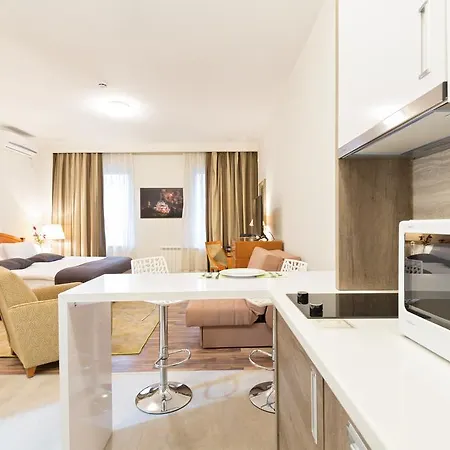Hotel Avalon Garni Hotel 4*