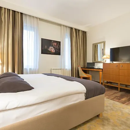 Hotel Avalon Garni Hotel 4*