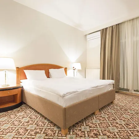 Hotel Avalon Garni Hotel 4*