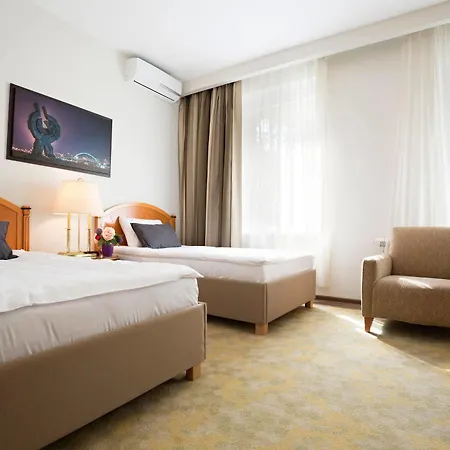 Hotel Avalon Garni Hotel 4*