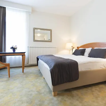 Hotel Avalon Garni 4*