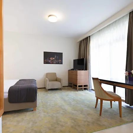 Hotel Avalon Garni 4*