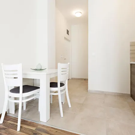 Avalon Garni 4*