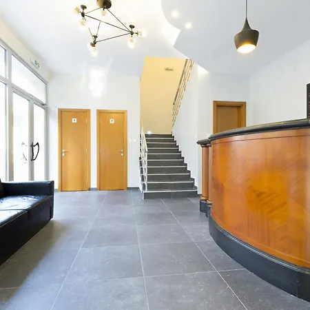 Avalon Garni 4*