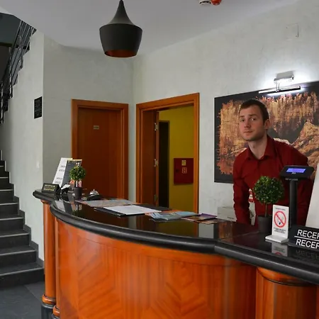 Hotel Avalon Garni 4*